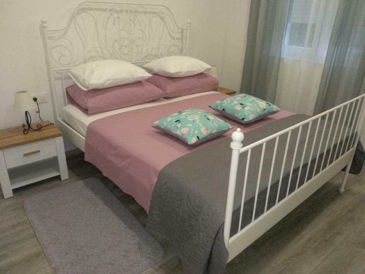 Apartment Simply Rodin Kaštela Kültér fotó